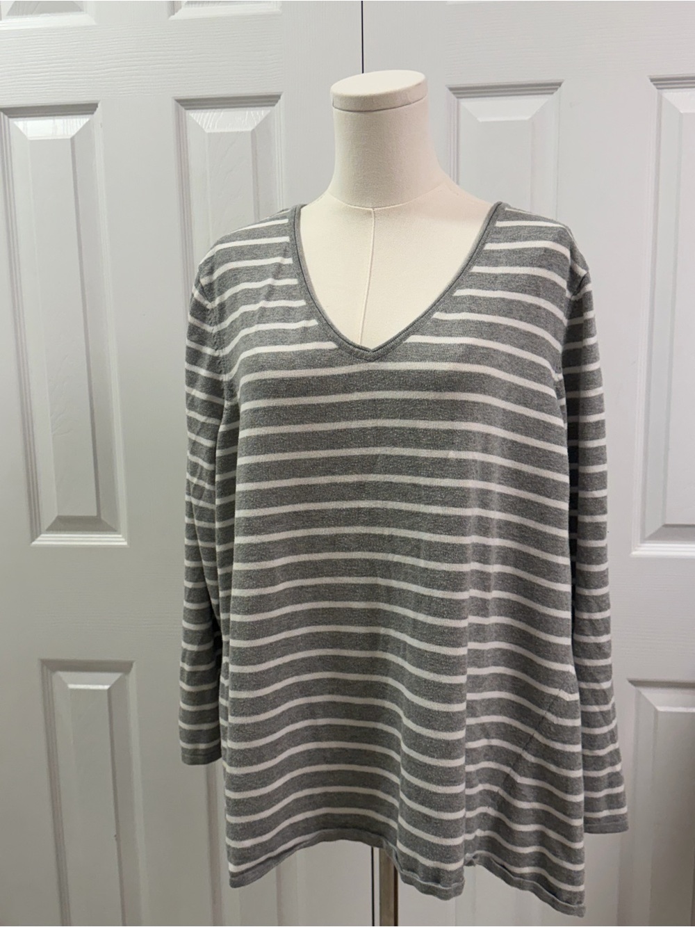 Lane Bryant Striped V-Neck Tunic Top Gray White Size 18/20